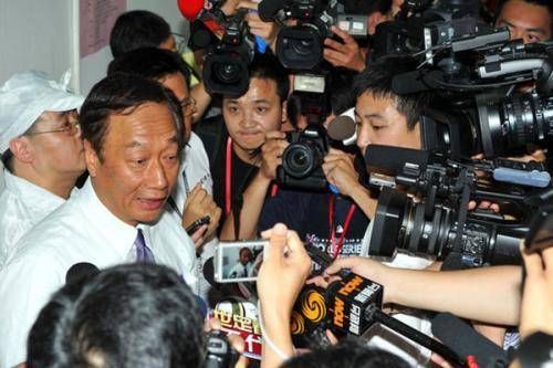 【早报】腾讯京东投16亿给步步高;小米手机牵