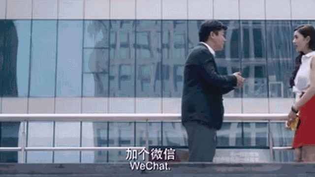 搞笑gif:大姐你不是来碰瓷的,你绝对是来逗比的!