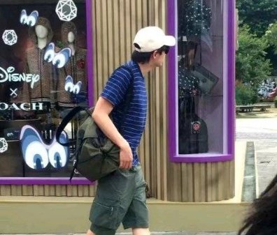 还不认恋情?林更新王丽坤同游台北前后脚逛景