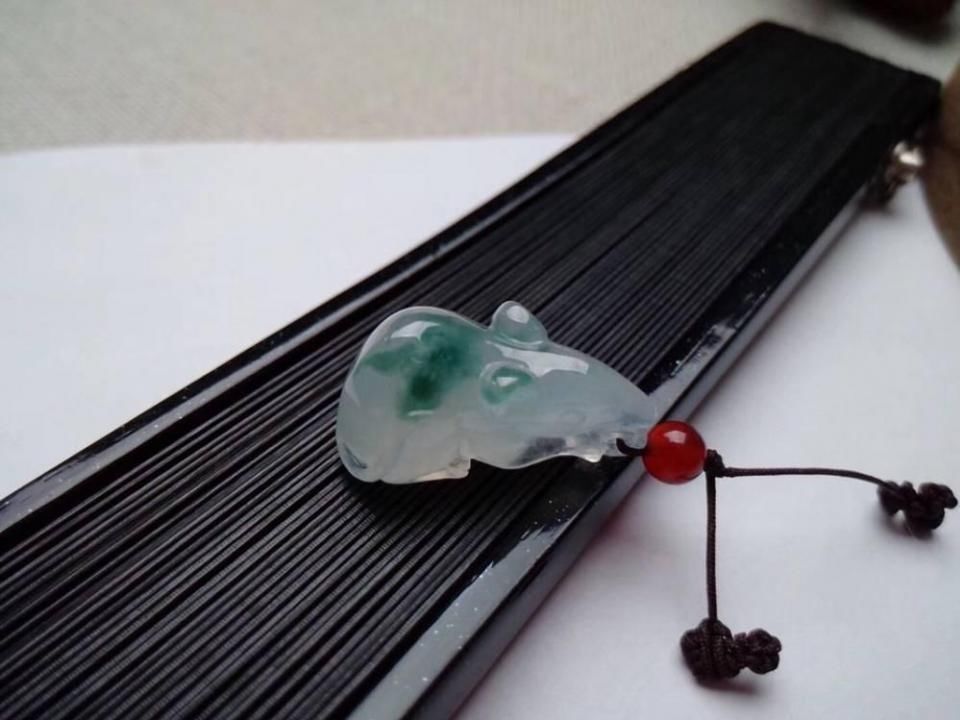 属鼠的2018年佩戴什么吊坠饰品好旺财转运