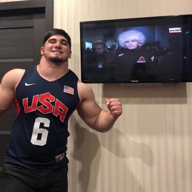 健身网红脖子哥单臂VS西斯龙网红双臂掰手腕