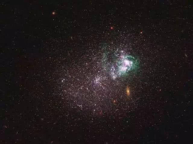 哈勃视角!NASA公布一组惊艳的星系图