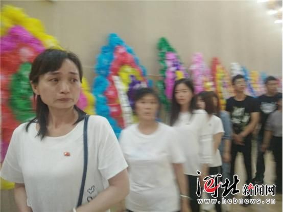 秦皇岛各界干部群众送别好人沈汝波