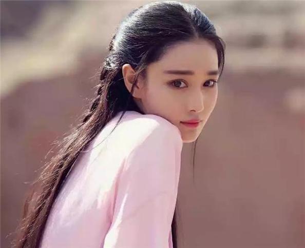 张馨予升级当妈是真的吗 她和何捷爱情是怎么