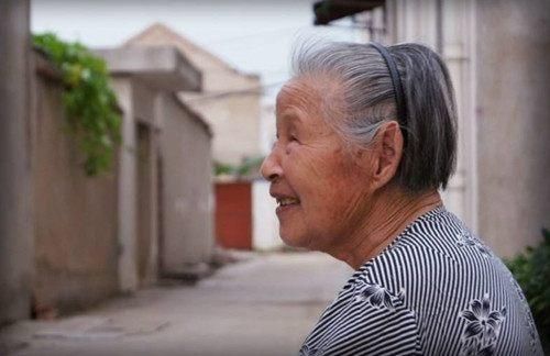 送了婆婆两罐过期的老人奶粉，她回到村里直夸我很孝顺，我愣住了