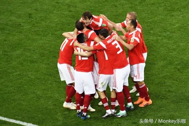 俄罗斯队的斗志高昂,气势如虹,球队是作为一个