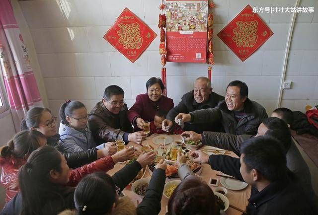 娘家拆迁三套房都给我哥,妈说我是外人,两年后再见,我笑的腰疼