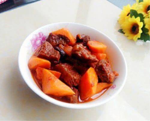 美食:猪柳炒芦笋,番茄炖牛肉,西芹腐竹的家常教