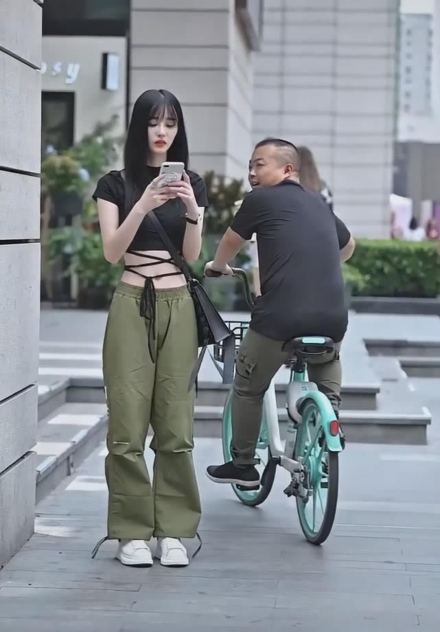 街头突然崛起一款裤子: 叫“抹茶裤”, 显瘦潇洒插图(3) 街头突然崛起一款裤子: 叫“抹茶裤”, 显瘦潇洒插图(3)