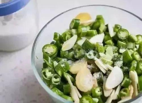 怎么腌酱黄瓜酱辣椒 t017e18e9f12f85e419.jpg