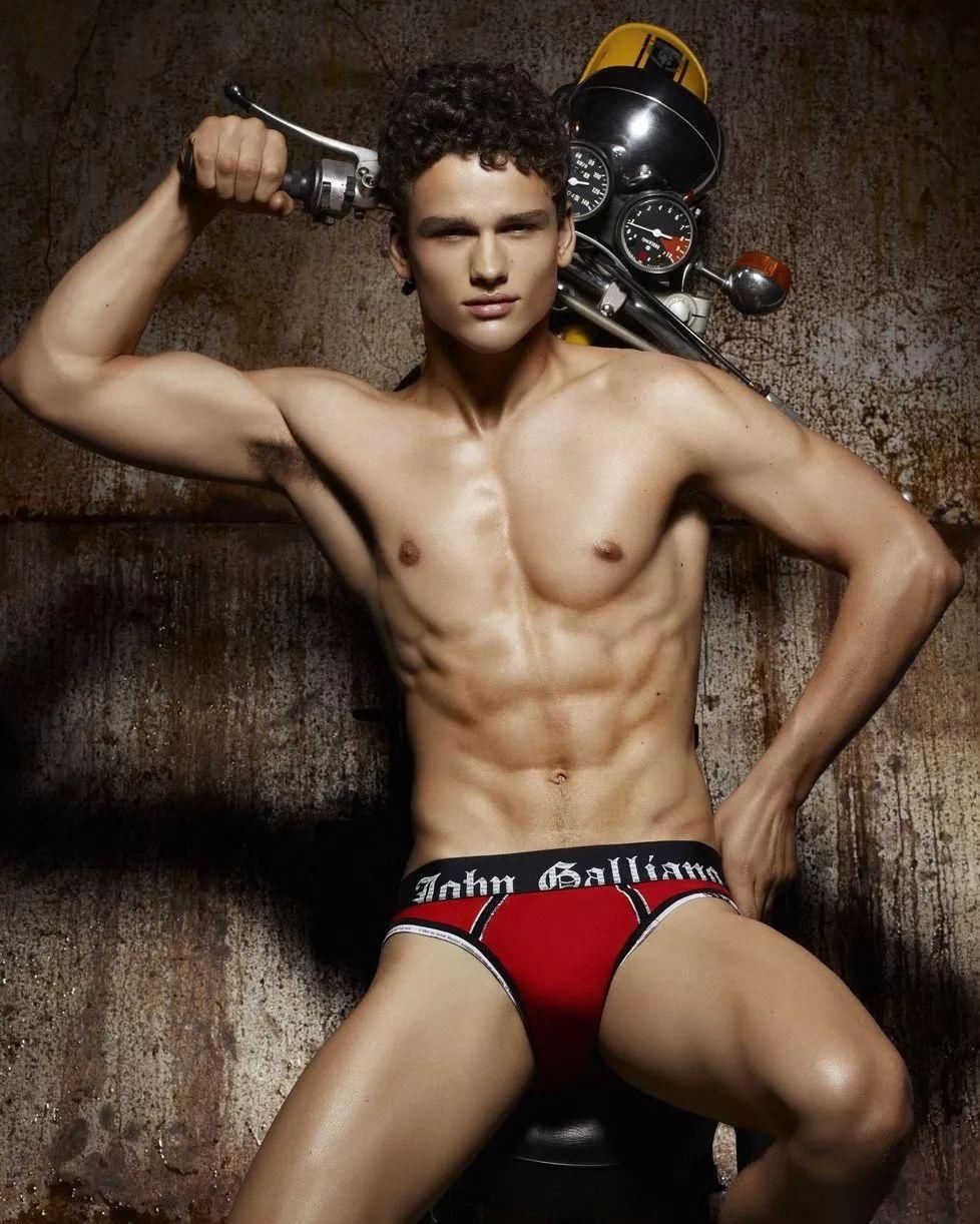 男超模排名_世界十大超模排名照片(3)