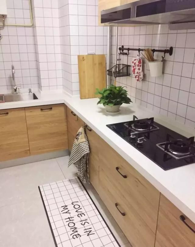 让你家厨房大方又舒适的原木色橱柜,不多了解一下吗? 第9张 让你家厨房大方又舒适的原木色橱柜,不多了解一下吗?-家居窝