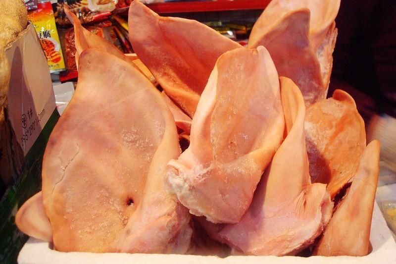 谁说新疆人过年不吃猪肉，就是越过年越便宜，24元一公斤随便挑