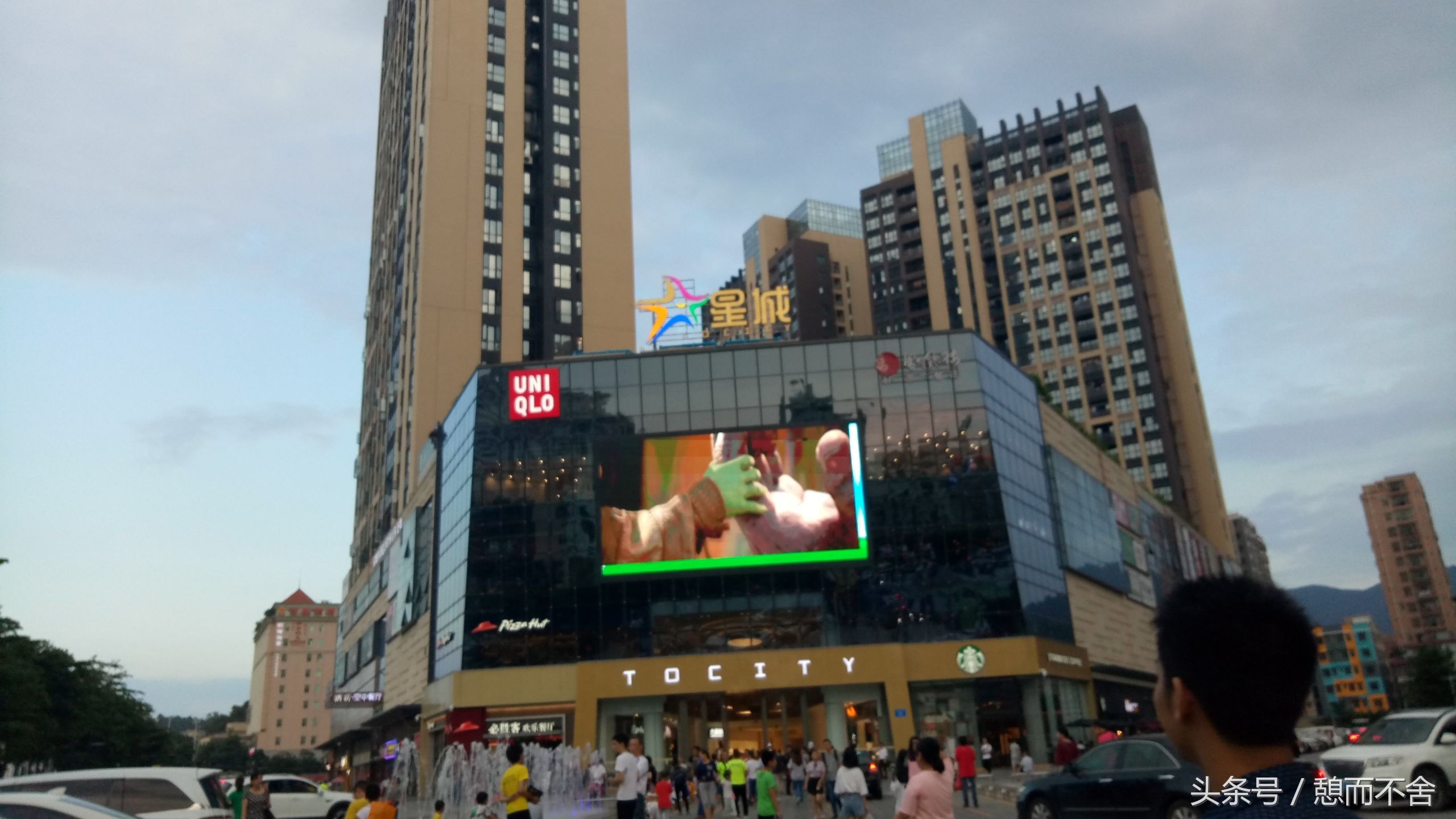 实拍深圳石岩最大型购物中心,去过了没?