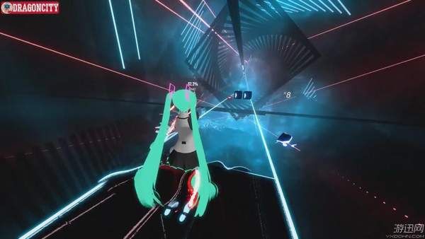 国内玩家在《节奏光剑》中玩《千年等一回》