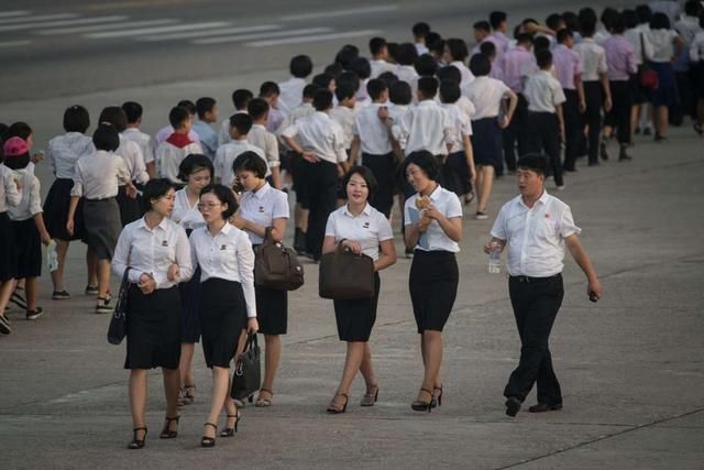 探寻神秘朝鲜的平壤人民正常生活，姑娘有“清水出芙蓉”之感