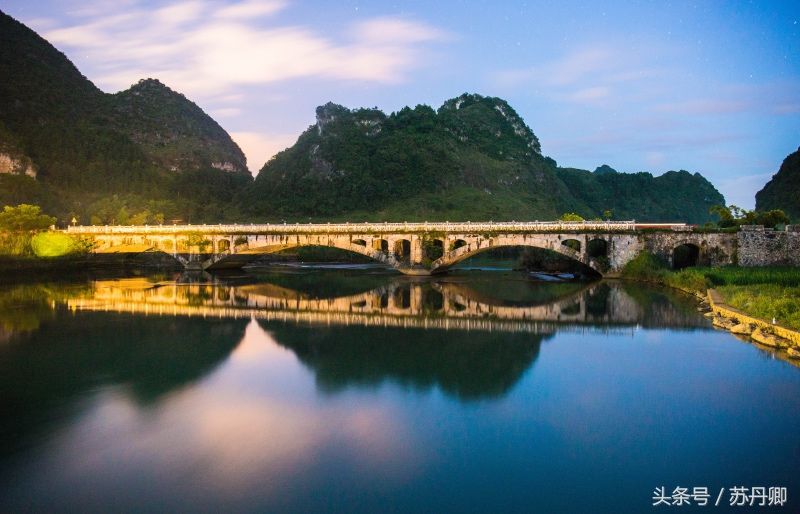 这里是摄影师的摆拍天堂，老人和牛是要付费的