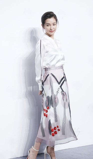 景甜优雅白裙秀美腿 李冰冰印花裙女神范,网友