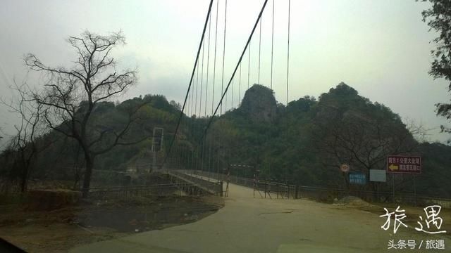 从高处俯瞰福建泰宁十里平湖：感受猫儿山公园的奇特之景