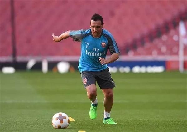 【传闻】乌姆蒂蒂续约巴萨5年,曼联首签只差体