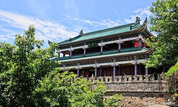 四川第一县级市,GDP达457.2亿元,是四川唯一