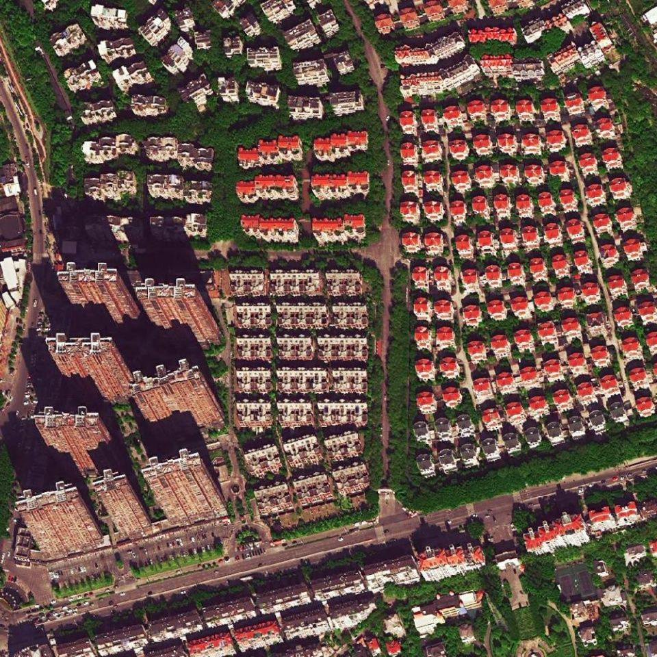 10月福州美女海边换泳衣要留意天上 美国卫星