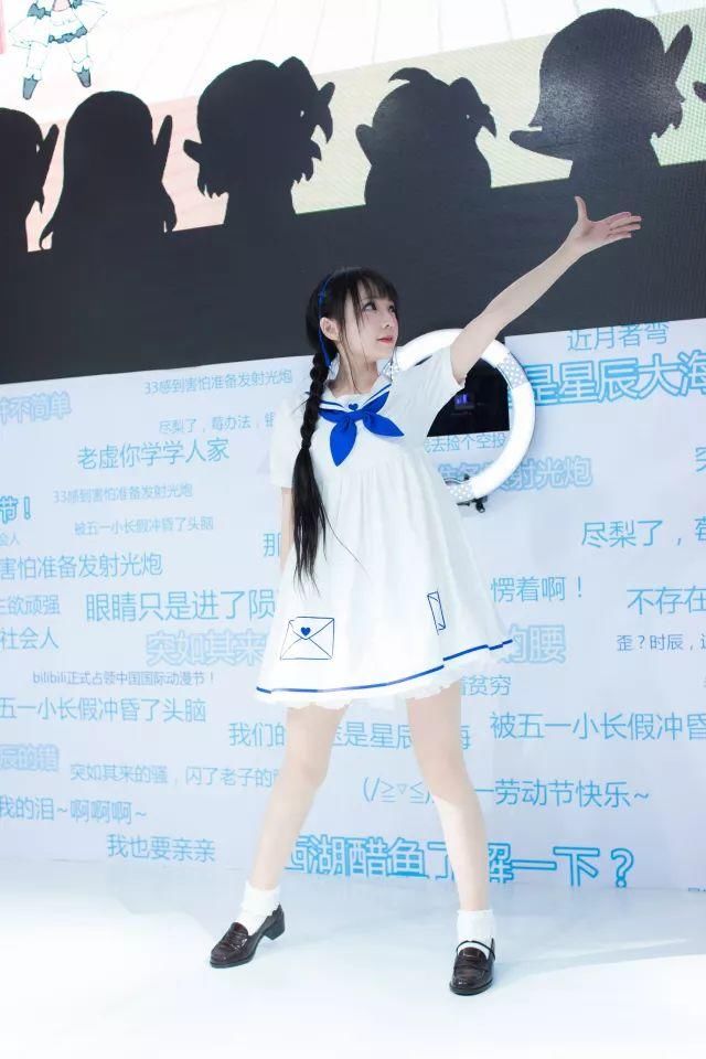 [有人@你]性感线下娘,在线发福利!五一漫展图