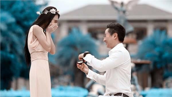 父母去世后，我同意和前夫复婚，民政局收到一条消息，我扭头就走