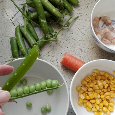 泰式鲜虾咖喱菠萝饭