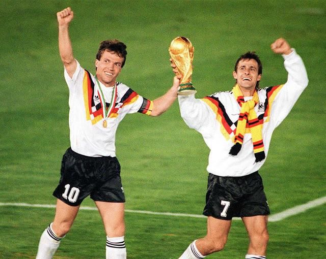 德国队世界杯球衣泄露:复古条纹致敬1990夺冠