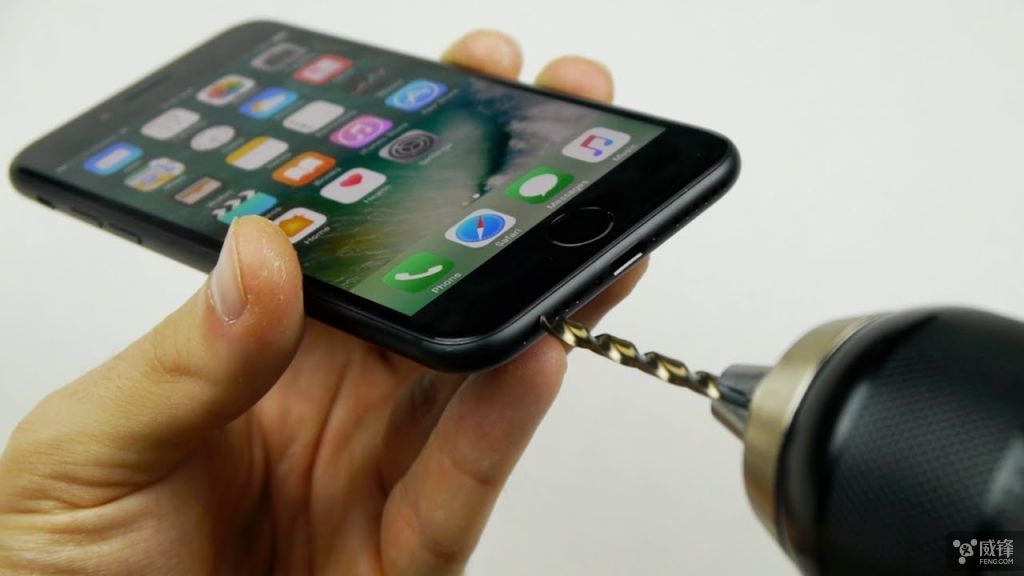 谷歌亲儿子和iPhone取消耳机插孔这一年