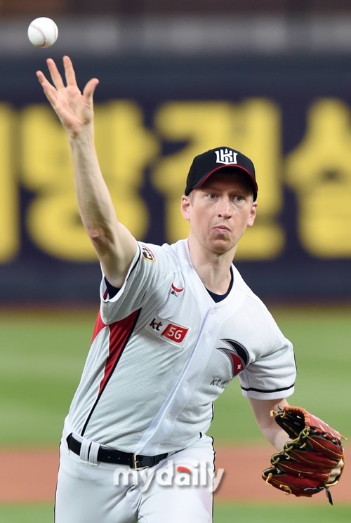 《阳光先生》外籍演员Jason亮相 为棒球比赛开