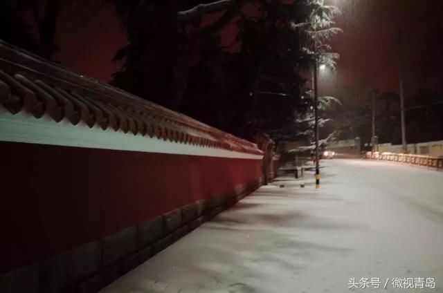 12℃+突降“暴”雪的夜晚，青岛那些不着急回家的人……致敬！