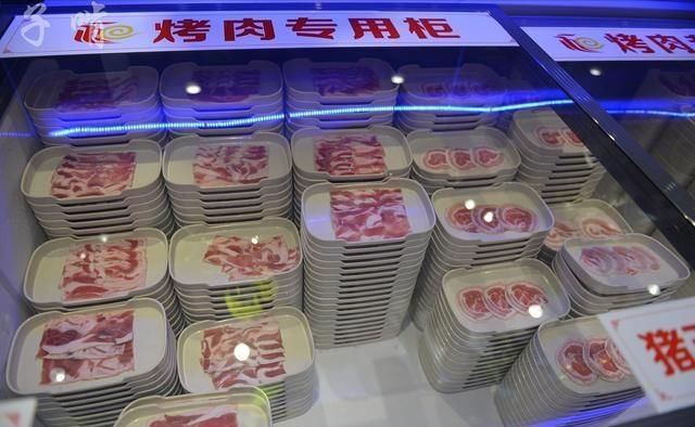 这自助餐吃着美得很，牛肉咥饱了