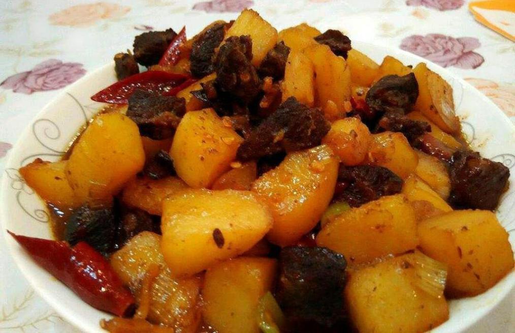 牛肉土豆洋葱胡萝卜的做法 t01819502a97b4c3b33.jpg