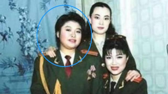 49岁韩红近照暴瘦到认不出!体型缩减一圈,网友:越来越像刘欢