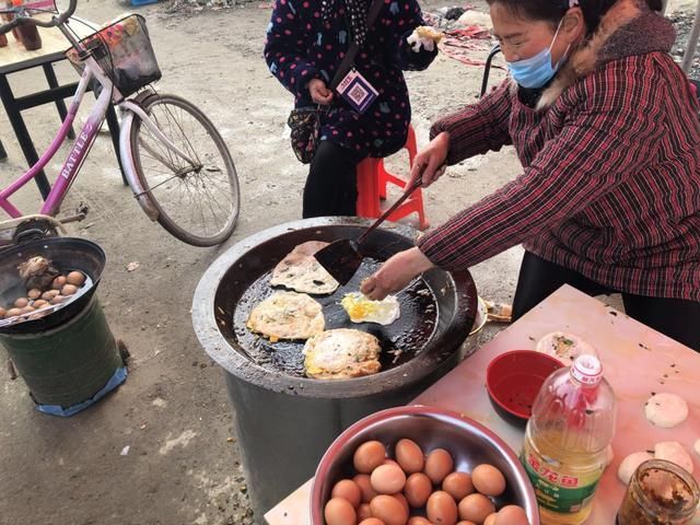 安徽农村集市 火爆程度不比北上广大商场差