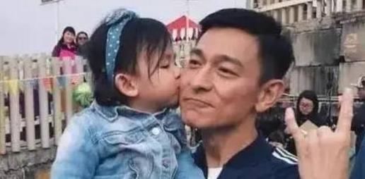当天王女儿多幸福？刘德华买私人飞机代步，黎明送游艇当玩具