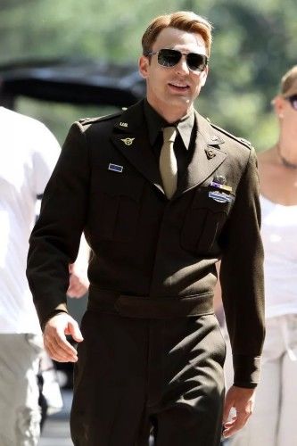 肌肉男去服装店试衣,被女导购夸赞肌肉好棒!