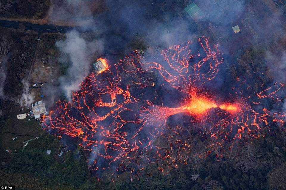现场画面恐怖如世界末日!美国夏威夷火山持续喷发