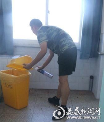 医院惊现马蜂窝 警民合作除隐患