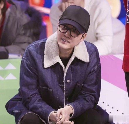 赵丽颖被曝怀男胎下月生产 医护人员都是娜姐