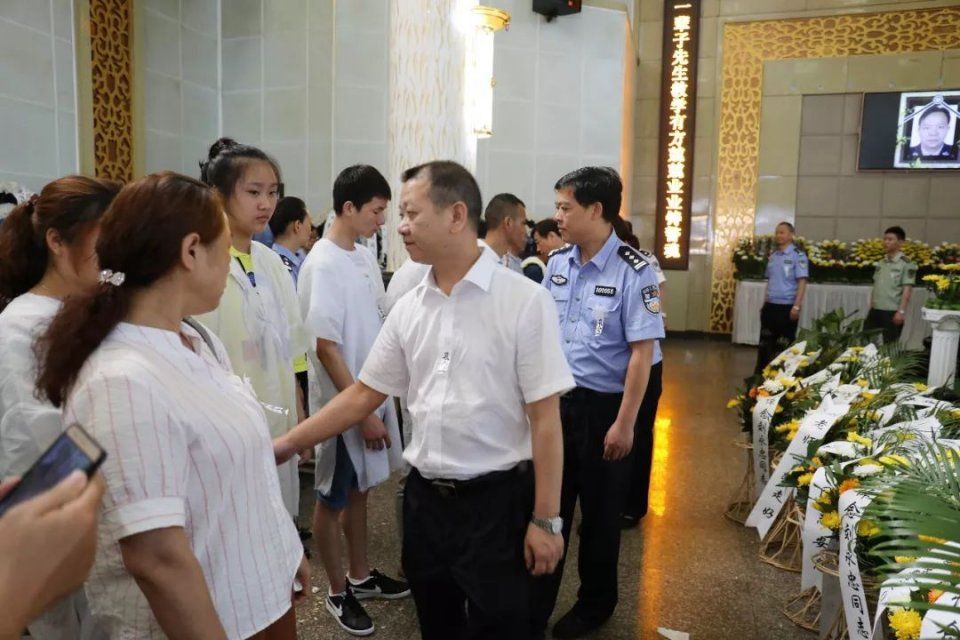 刘永忠同志送别仪式在市殡仪馆举行