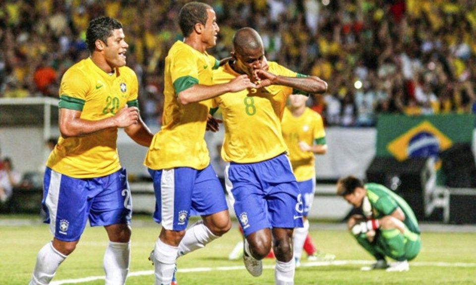 日本足球被巴西人耍的团团转,当年国足输0比8