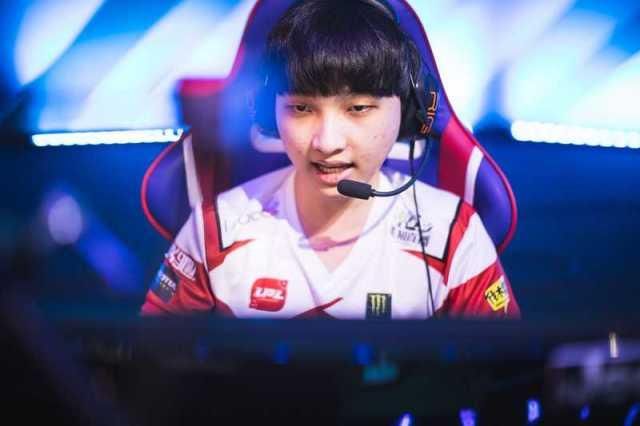 LOL:兮夜卡萨丁五杀加冕LPL第一中单！网友:和Faker、UZI一个水平