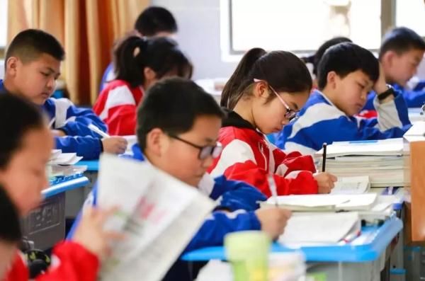 明年中小学同步招生