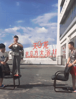 不停的给鱼送水 搞笑 第5张-来看我|来课外|6KW 不停的给鱼送水 搞笑 第5张