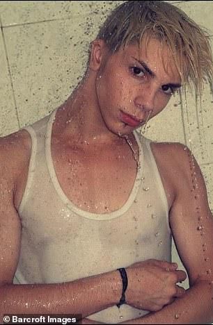 阿根廷男子做11次手术欲整成迈克尔·杰克逊