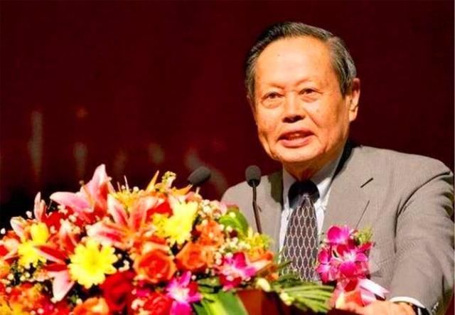 相差54岁的爱情，婚后10多年翁帆为了杨振宁的健康，坚持早睡早起
