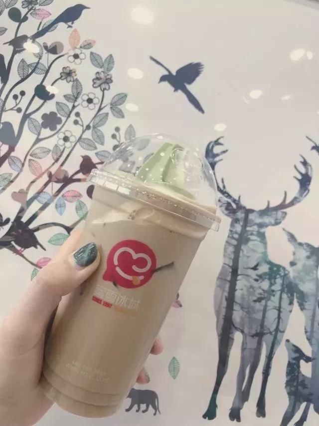 全国各地都有的蜜雪冰城快乐水测评